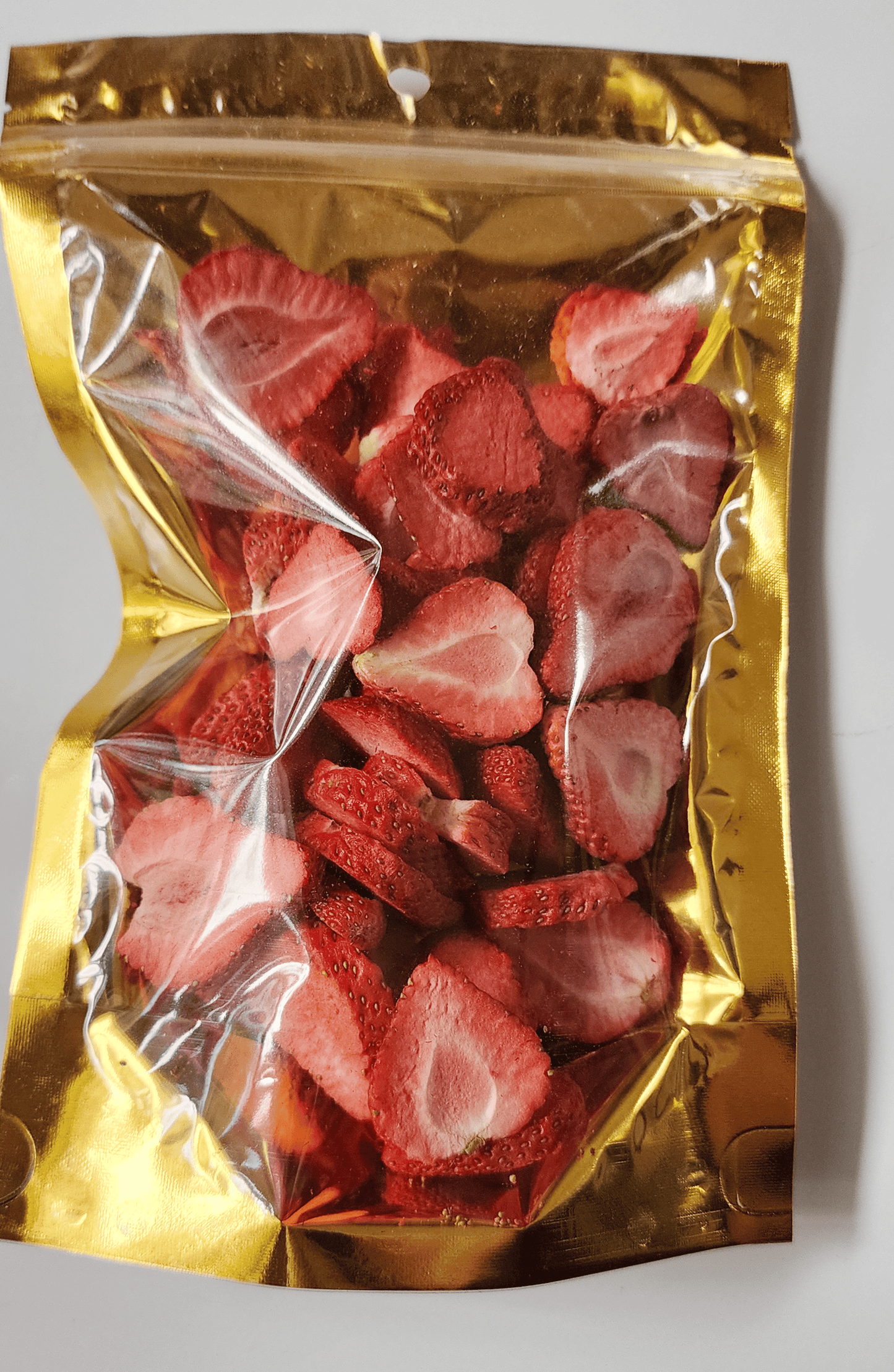 Organic Freeze-Dried Heart-Shaped Strawberries – Crunchy Strawberry Snack for Gifting, Desserts & Healthy Treats